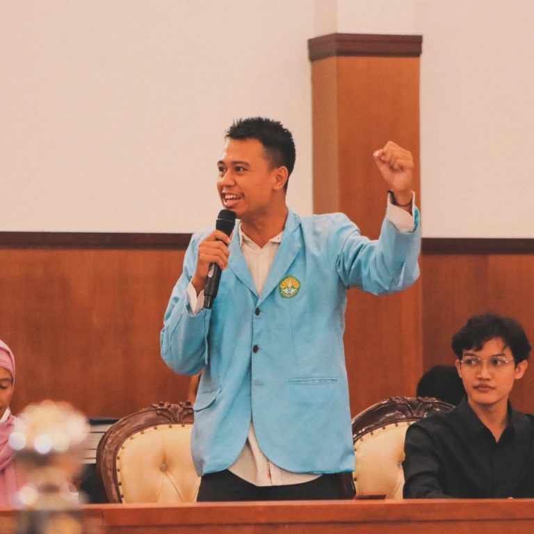 SURAT DARI SALEMBA: "SAYA DIBURU DAN DIPENJARA KARENA SATIRE" Bukan Ini Bukan Soal Perjuangan Aktivis Atau Apa.Saya Bukan Orang Yang Banyak Omong Leb 768x768